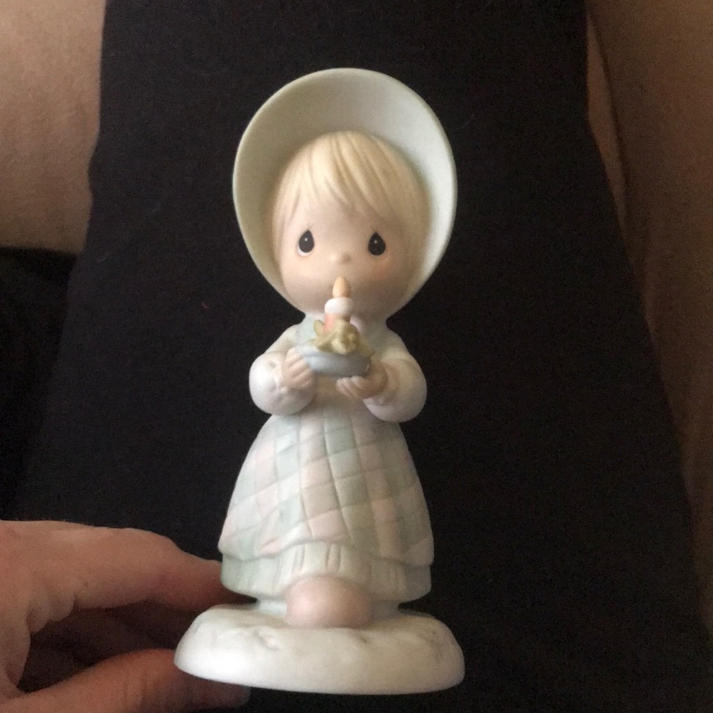 The Precious Moments collection, December figurine